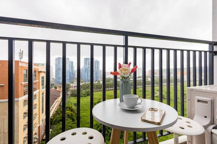 Shore 2 Residences 1Br Deluxe Room In Moa Complex Manila Exterior photo