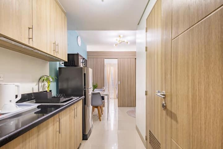 Shore 2 Residences 1Br Deluxe Room In Moa Complex Manila Exterior photo
